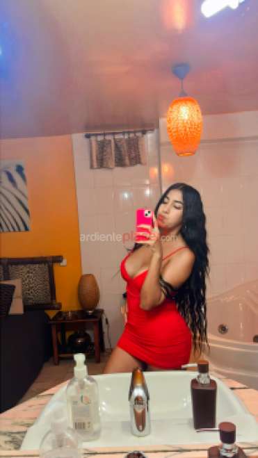 Karla 22 años Latina