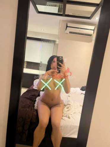 Alejandra 24 años Latina